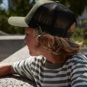 snapback trucker