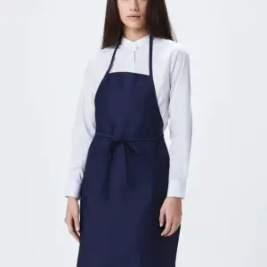 basic apron with pocket