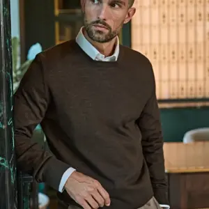 men’s crew neck